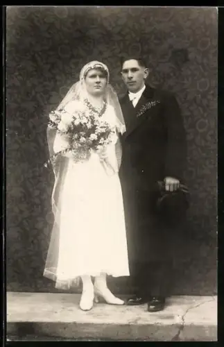 Foto-AK Teisbach, Maria und Wastl Schmid in Hochzeitskleidung