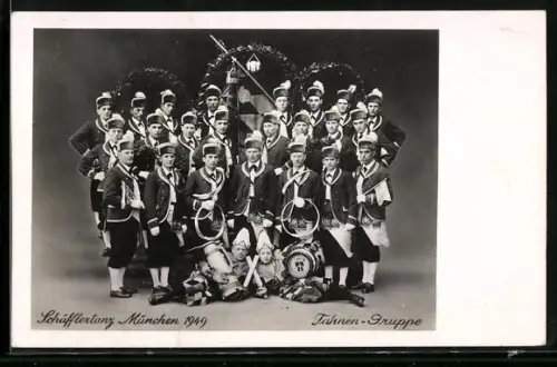 AK Schäfflertanz München 1949, Fahnen-Gruppe, Volkstanz