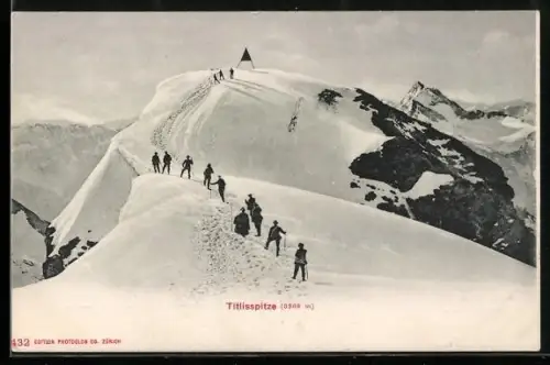 AK Titlisspitze, Bergsteiger auf schneebedecktem Gipfel