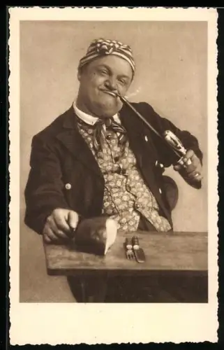 AK Lustiger Mann beim Pfeiferauchen mit einem Laib Brot