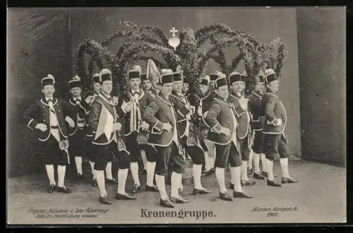 AK München, Der Schäfflertanz 1907 zur Erinnerung an das Erlöschen der Pest 1517, Kronengruppe