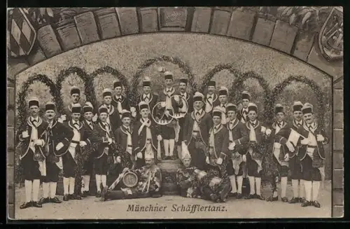 AK München, Schäfflertanz mit Gruppenbild der Reifschwung-Gruppe
