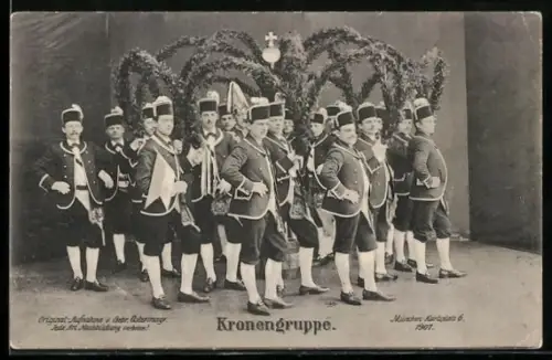 AK München, Schäfflertanz 1907, Mitglieder der Kronengruppe
