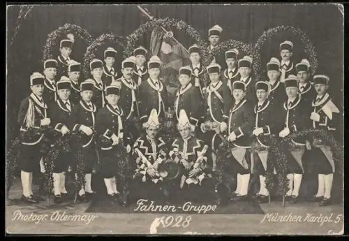 AK München, Schäfflertanz 1928, Fahnen-Gruppe
