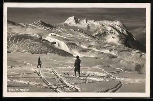 AK Blick vom Ingolstädter Haus auf die Leoganger Steinberge mit Skifahrern