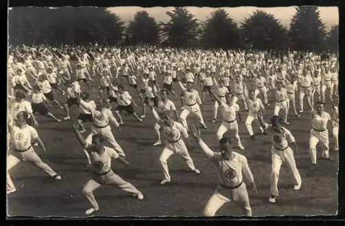 Foto-AK Turner bei Freiübungen