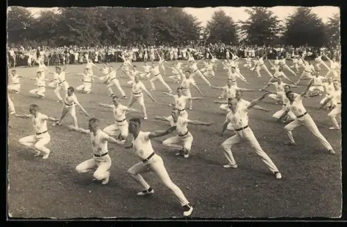 Foto-AK Turner bei Freiübungen