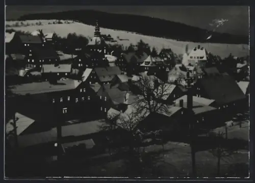 AK Seiffen i. Erzgeb., Ortsansicht aus der Vogelschau im Schnee