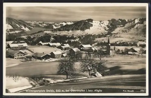 AK Steibis /Oberstaufen, Verschneite Ortsansicht mit Kirche