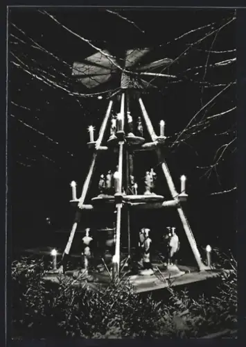 AK Stollberg /Erzgeb., Marktpyramide zur Weihnachtszeit