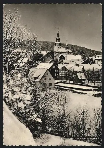 AK Hallenberg im Hochsauerland, Winteransicht mit Kirche und Fachwerkhäusern
