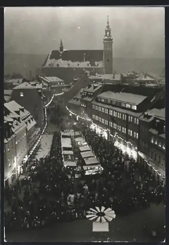 AK Schneeberg /Erzgeb., Weihnachtsmarkt, St. Wolfgangskirche, Marktplatz bei Nacht