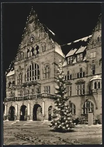 AK Bielefeld, Rathaus, Weihnachtsbaum bei Nacht