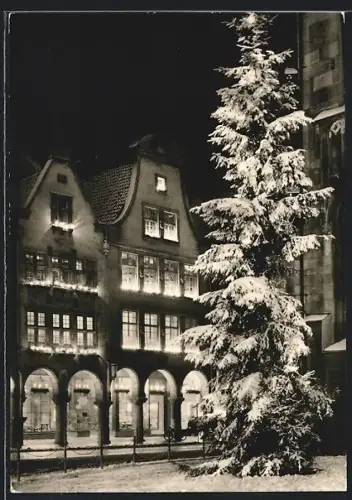 AK Münster /Westf., Prinzipalmarkt bei Nacht, Weihnachtsbaum, beleuchtete Arkaden