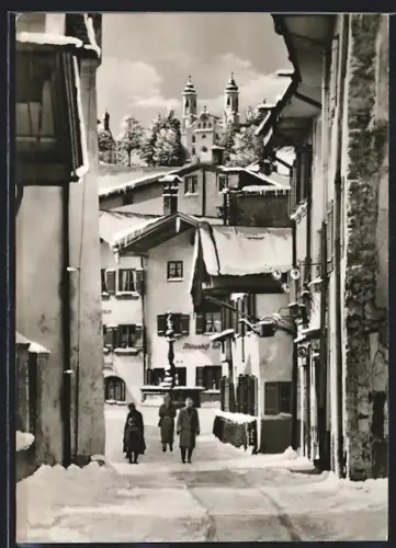 AK Bad Tölz /Bayer. Alpen, Marktstrasse, Blick zur Kirche Mariä Himmelfahrt