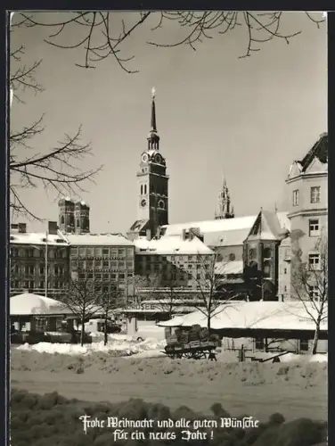 AK München, Verschneiter Viktualienmarkt mit Alter Peter und Frauenkirche