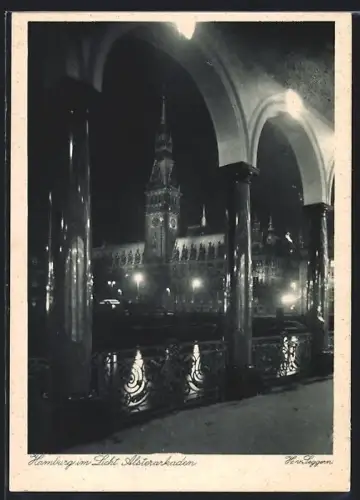 AK Hamburg, Alsterarkaden, Rathaus bei Nacht