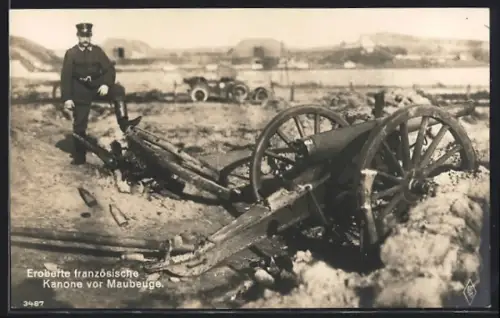 AK Soldat bei einer eroberten französischen Kanone vor Maubeuge