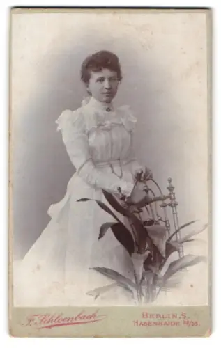 Fotografie F. Schloenbach, Berlin, Hasenheide 52/53, Porträt von Frau Bohme