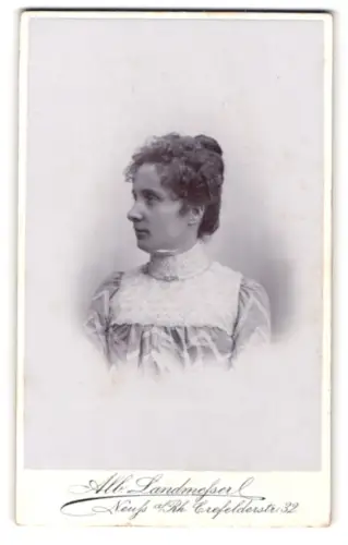 Fotografie Alb. Landmesser, Neuss, Crefeldstrasse 32, Emma Wagner im Profil 1900