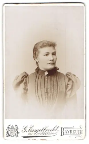 Fotografie G. Engelbrecht, Bayreuth, Canalstrasse 11, Mina Lang im Porträt