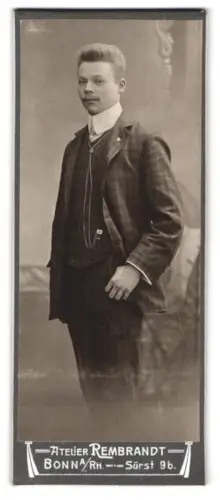 Fotografie Atelier Rembrandt, Bonn, Sürst 9b, Porträt eines jungen Mannes 1907