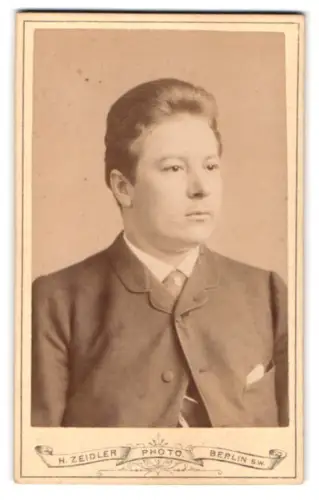 Fotografie H. Zeidler, Berlin, Jerusalemerstrasse 59, Porträt von Ludwig Plank