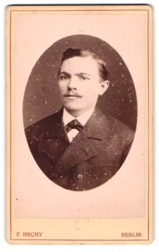 Fotografie F. Hechy, Berlin, Steglitzer Strasse 61, Georg Strauss im Porträt