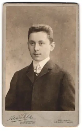 Fotografie Atelier Elite, Berlin, Hermann im Porträt 1906