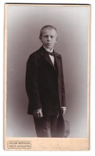 Fotografie Atelier Wertheim, Berlin, Leipziger Strasse, Arthur Meyer als Junge, gest. 1915