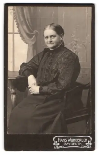 Fotografie Hans Wunderlich, Bayreuth, Josefine Huldenegger, geb. Hahn, im Porträt