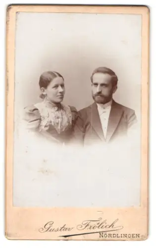 Fotografie Gustav Frölich, Nördlingen, am Graben, Porträt eines Paares