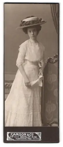 Fotografie Samson & Co., Berlin, Turmstrasse 76, Porträt von Frau Anna Wohler