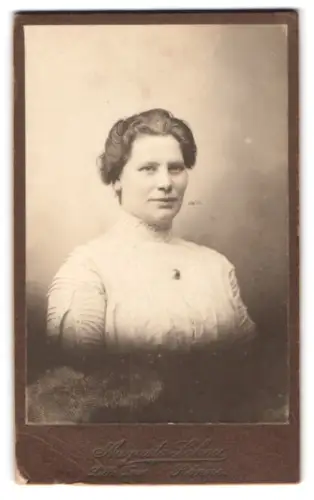 Fotografie Augusta Schou, Rönne, Lille Torv, Porträt einer Dame