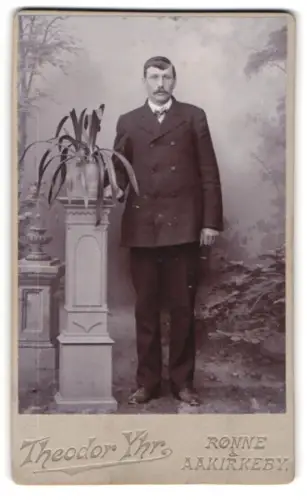 Fotografie G. Stöckel`s Eftf. Theodor Yhr, Rönne, Porträt eines Mannes