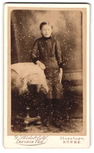 Fotografie G. Stöckel`s Eftf. Theodor Yhr, Rønne, Storetorv, Portrait eines jungen Mädchens