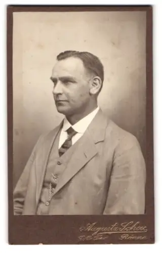 Fotografie Augusta Schou, Rønne, Store Torv, Porträt eines eleganten Herrn