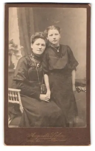 Fotografie Augusta Schou, Rönne, Lille Torv, Porträt einer Frau mit einem jungen Mädchen