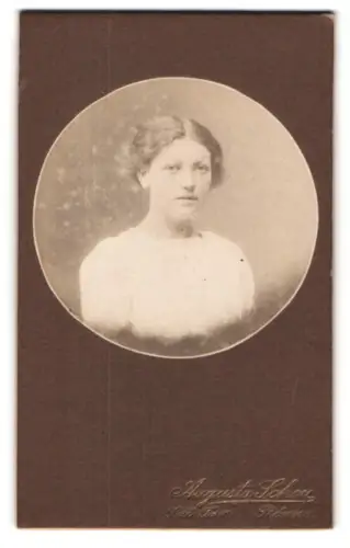 Fotografie Augusta Schou, Rönne, Lille Torv, Portrait Frau Asta Thisen