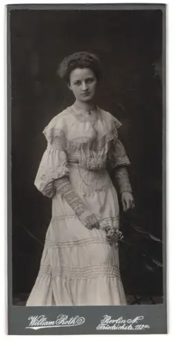 Fotografie William Roth, Berlin, Friedrichstr. 113a, Porträt einer jungen Frau