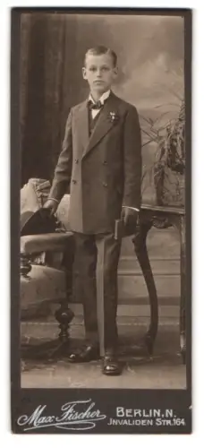 Fotografie Max Fischer, Berlin, Invalidenstrasse 164, Porträt eines Jungen mit Hut