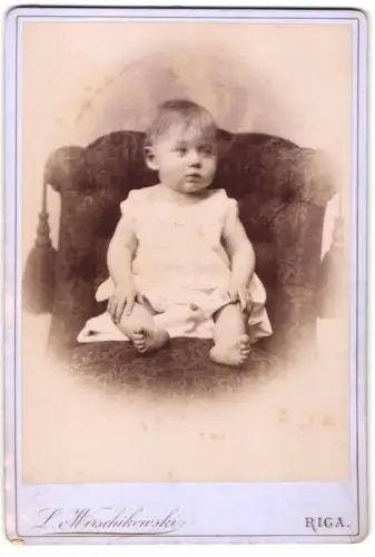 Fotografie L. v. Wischikowski, Riga, Alexander Boulevard, Porträt eines kleinen Kindes