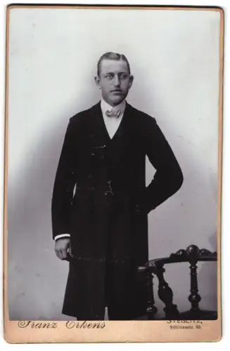 Fotografie Franz Erkens, Steglitz, Schlossstr. 85, Eleganter Herr im Anzug