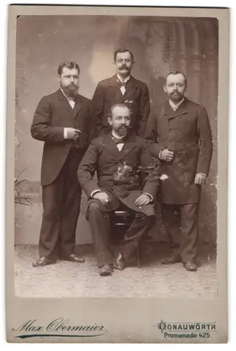 Fotografie Max Obermaier, Donauwörth, Promenade 425, Vier Herren in festlicher Kleidung