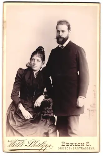 Fotografie Willi Philipp, Berlin, Dresdenerstrasse 67, Elegantes Paar im Studio