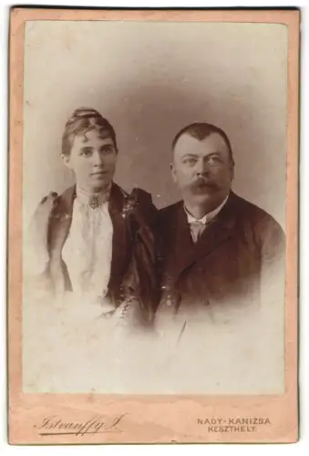 Fotografie Istvanffy J., Nagy-Kanizsa, Varosház Utca, elegantes Paar