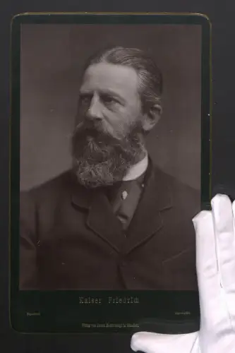 Fotografie Franz Hanfstaengl, München, Portrait Kaiser Friedrich III. von Preussen im Anzug, Grossformat 20 x 32cm