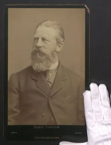 Fotografie Franz Hanfstaengl, München, Portrait Kaiser Friedrich III. in Zivil, Grossformat 20 x 32cm