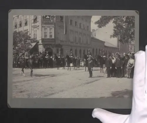 Fotografie Ansicht Wien, Kaiser Franz Joseph I. von Österreich in der Hütteldorferstr. bei einer Militärparade, 1912