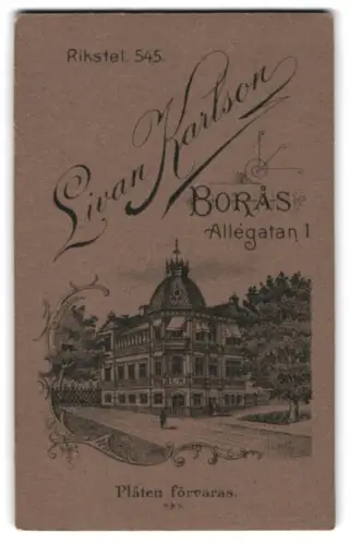 Fotografie Livan Karlson, Boras, Allegatan 1, Ansicht Boras, Blick auf das Atelierhaus mit Monogramm des Fotografen
